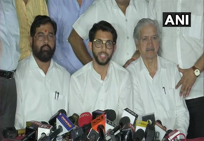 MAHARASHTRA STATE GOVERNMENT FORMS ALLIANCE SHIV SENA PARTY LEADERS MEET GOVERNOR