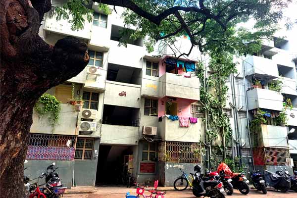 female police officer shocked on Transgender woman cries and struggle in policeResidence