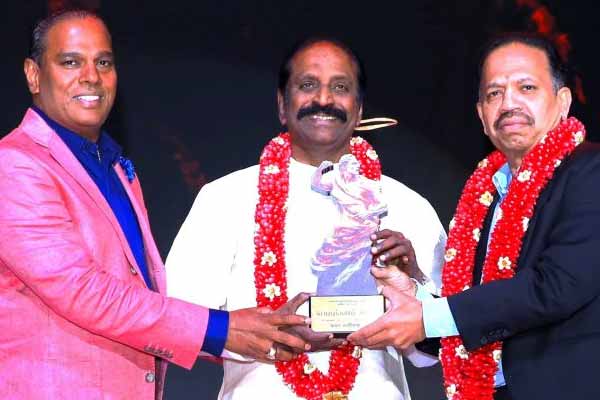 Peruntamil award to poet Vairamuthu