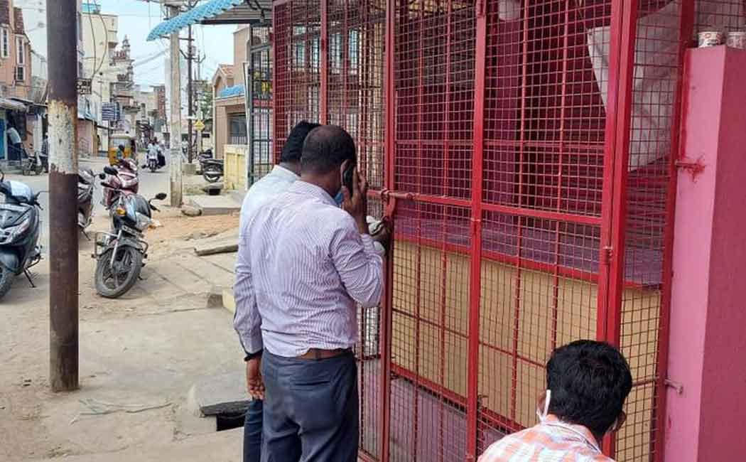 Violation of curfew rules; Consecutive locked and sealed stores!