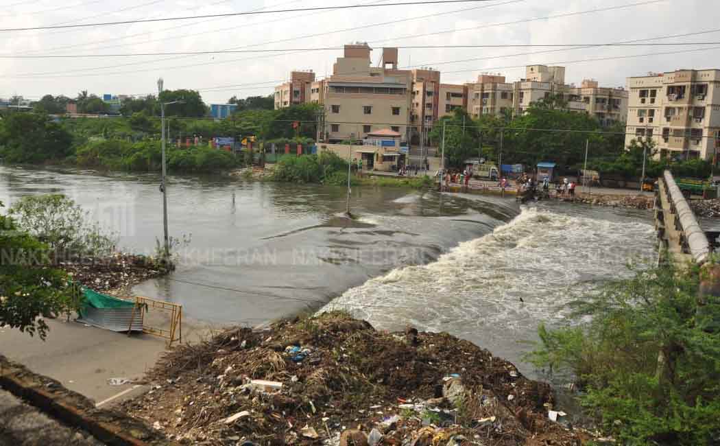 Road closed due to ground bridge sinking