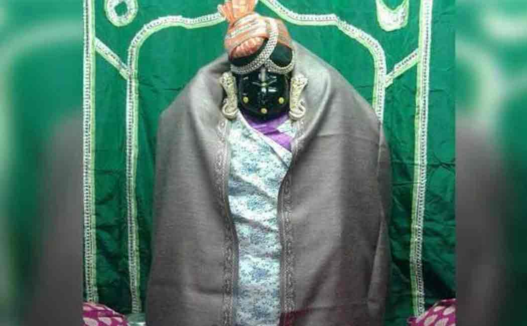 uttarpradesh temples put idols inside wollen clothes