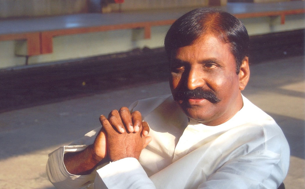 Vairamuthu celebrating Rajini film