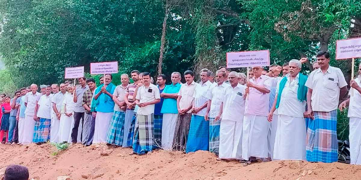 Farmers' struggle by going down to the bhavanii canal