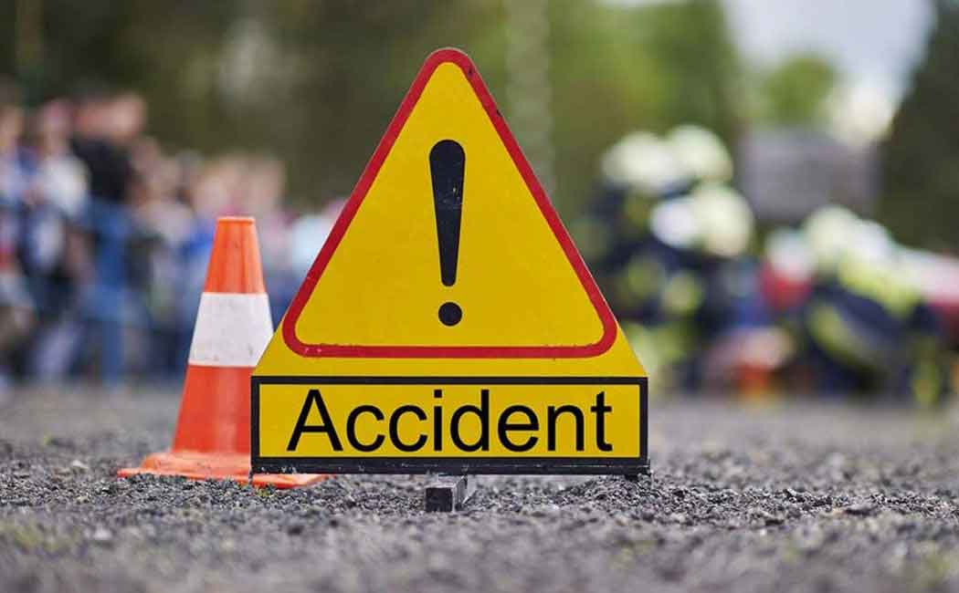 Van - Government bus collided Seven members of the same family were injured!