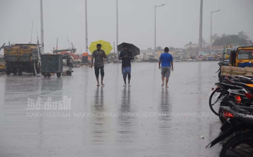 heavy rains tamilnadu schools and colleges holidays
