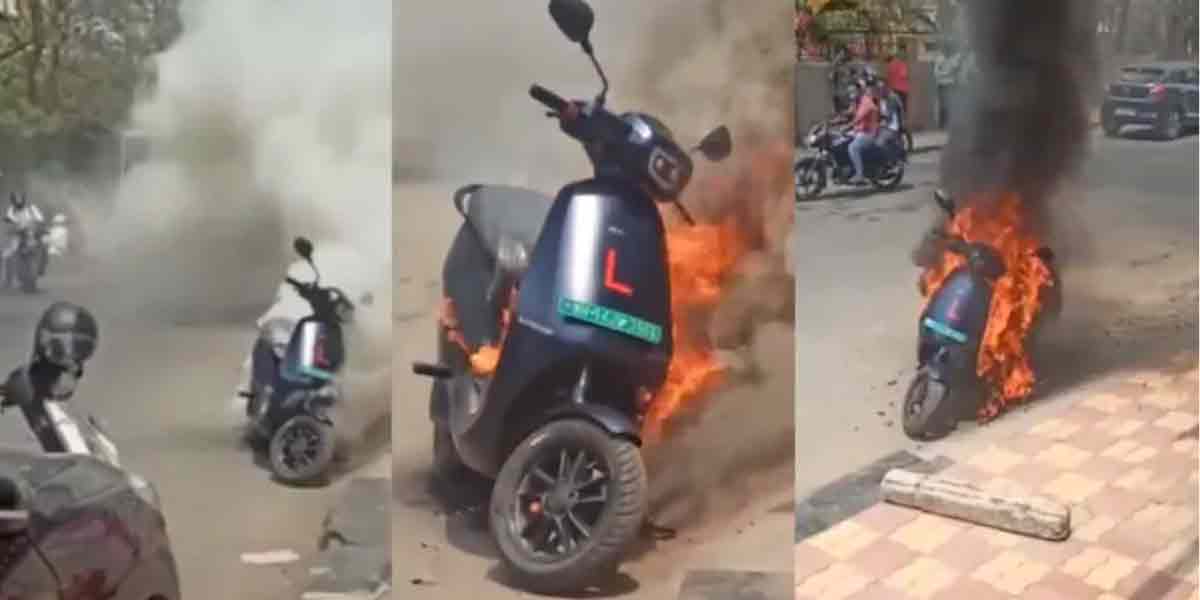 Electric scooter caught fire in the middle of the road ...!