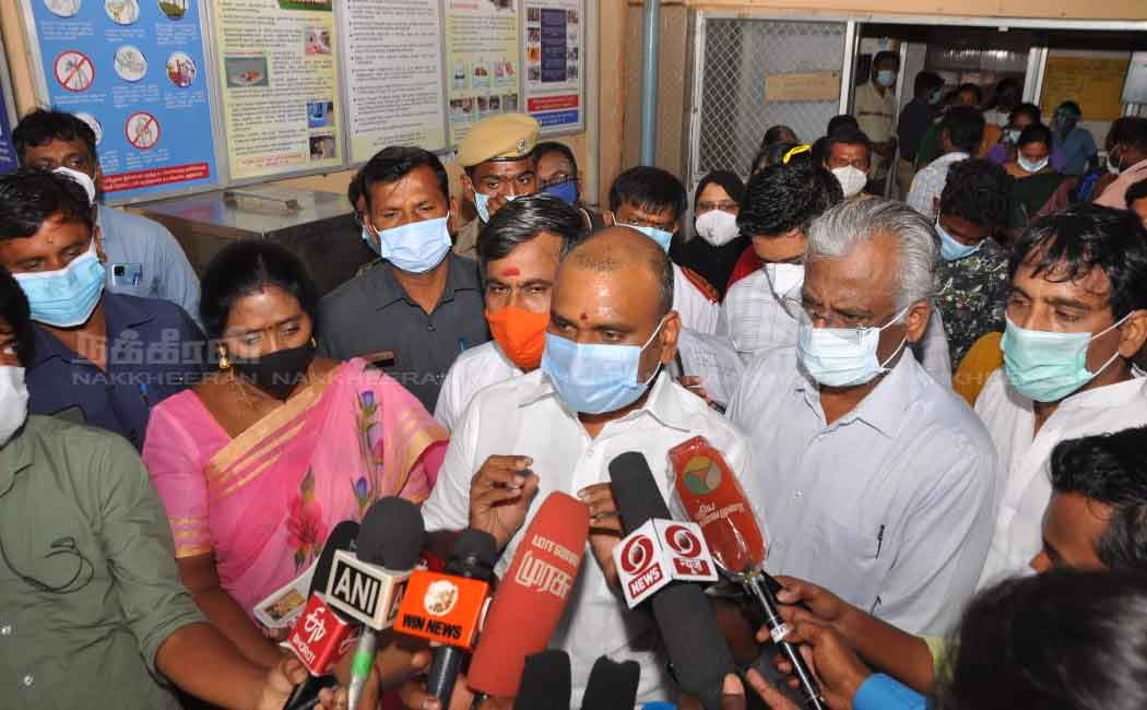 Union Minister L Murugan visits vaccination camp