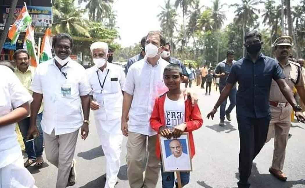 rahul gandhi met a boy