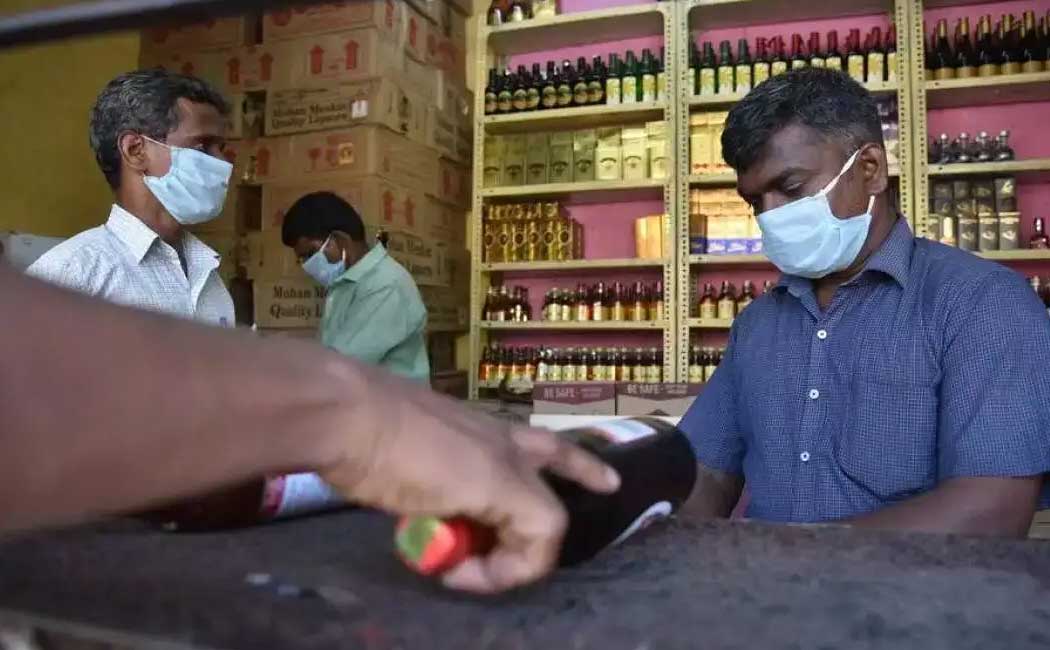 tn govt ordered not to buy 2000 rupee notes in Tasmac