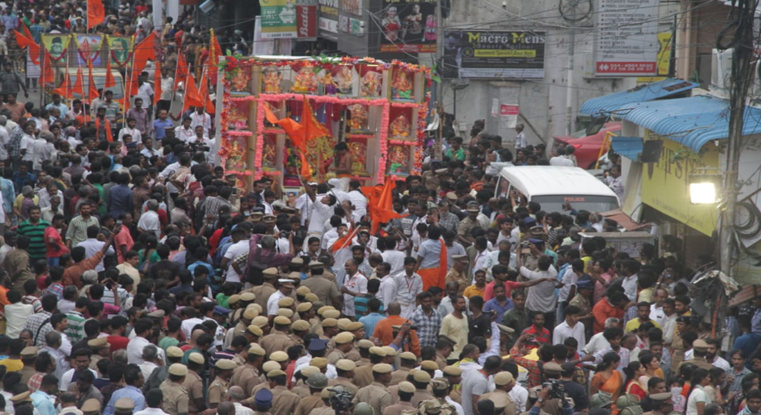 Vinayagar's statues were marched on the road !!