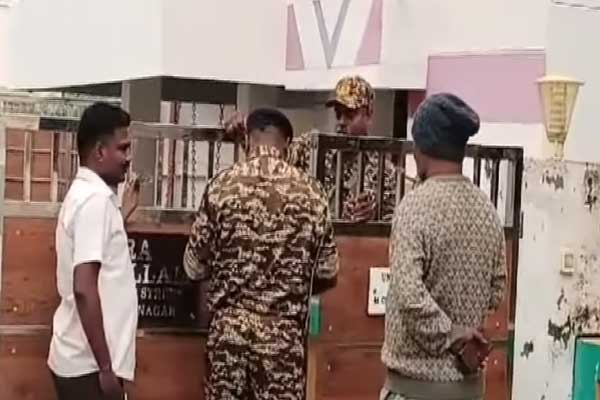 ADMK BJP officials raided the houses of the enforcement agencies