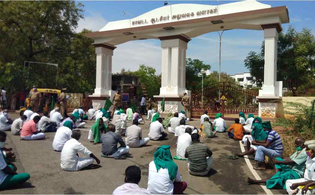 "You can go anywhere and hold your struggle .." Collector's reply to the farmers involved in the struggle ..!