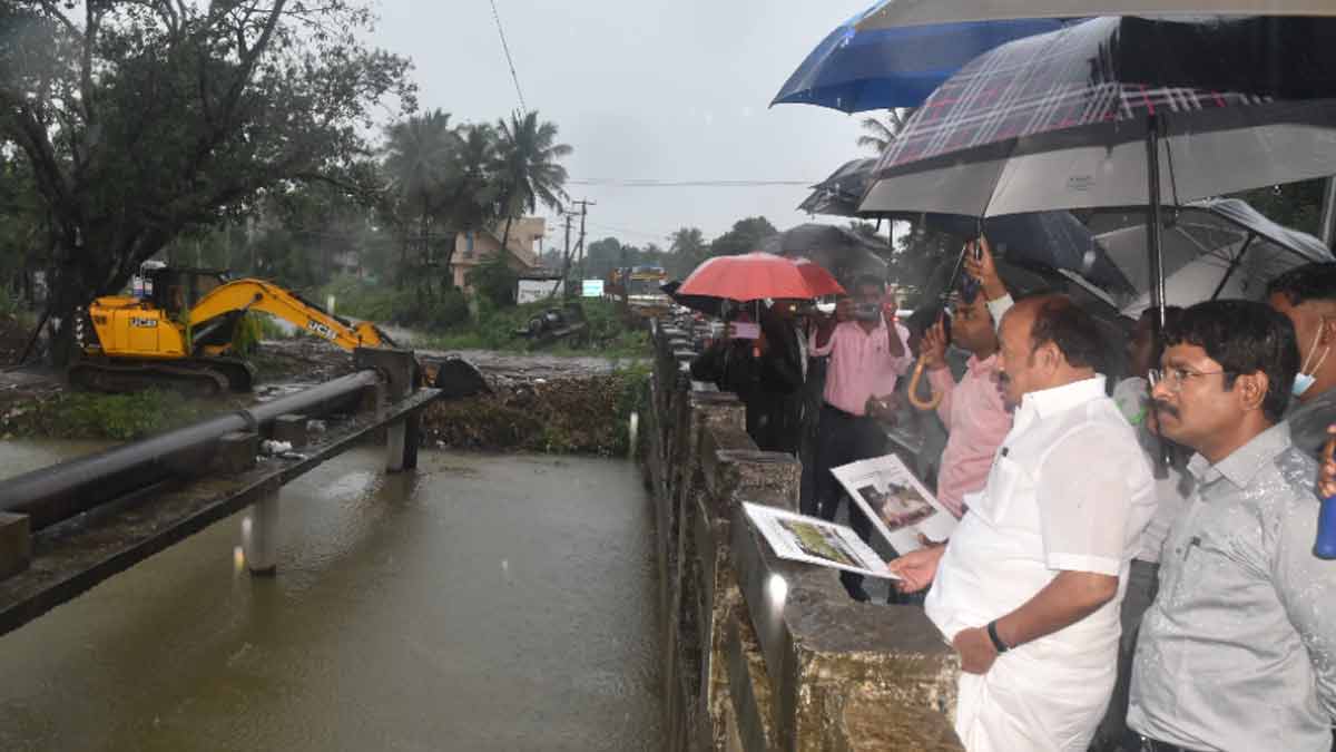 Minister MRK Panneerselvam inspected the affected areas