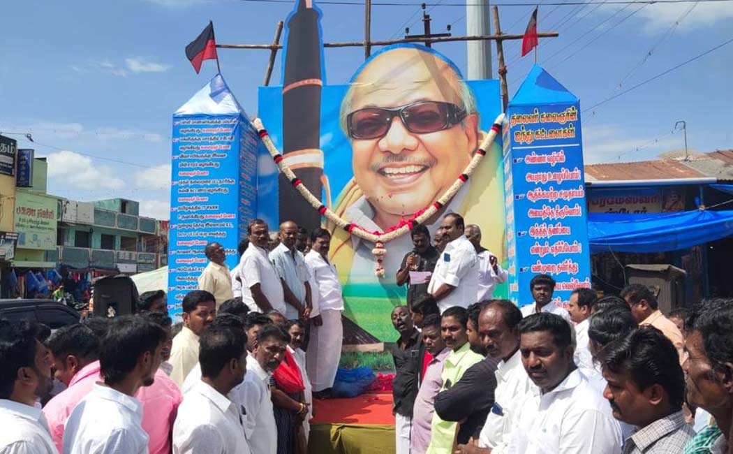ex cm karunanidhi pen should be declared a monument