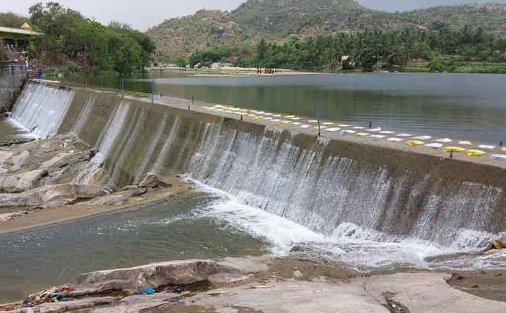Discharge of surplus water at Pullur Barrage; Farmers are happy