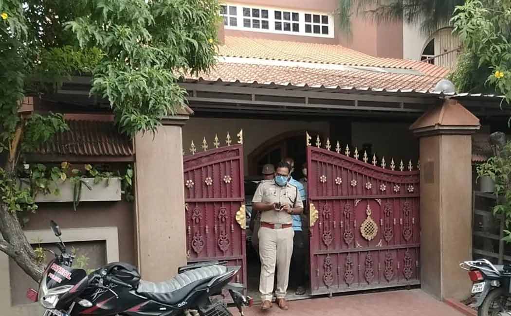 Rs 25 lakh worth jewelery looted Daytime robbery in tenkasi