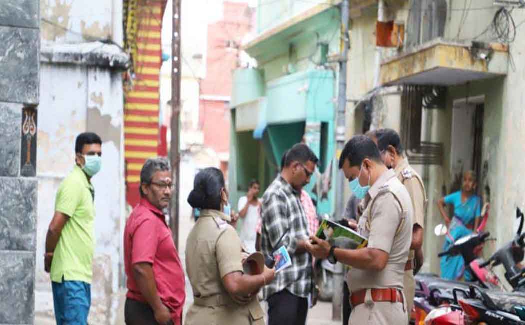 The thieves who went into the house ... The husband who was shocked to see his wife lying unconscious