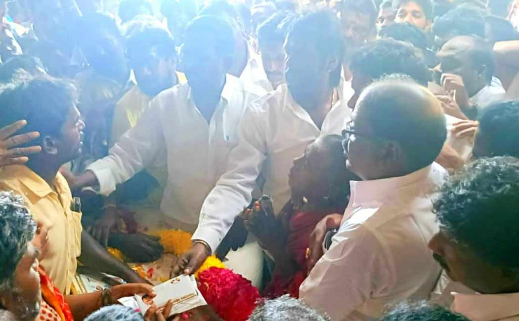 Vijaya Prabhakaran Tribute to DMDK Executive by Electric Pole