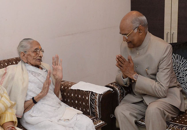 PRESIDENT RAMNATH KOVIND MEET FOR PM NARENDRA MODI MOTHER AT GUJARAT GANDHI NAGAR