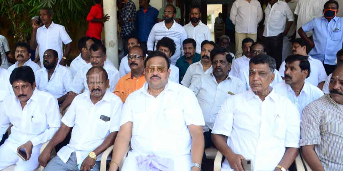 'Seat for those who rejoined the party' - Congress MP fasting in Sathyamoorthy Bhavan!
