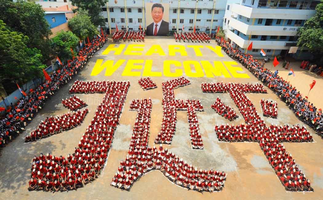 Students welcoming the Chinese President