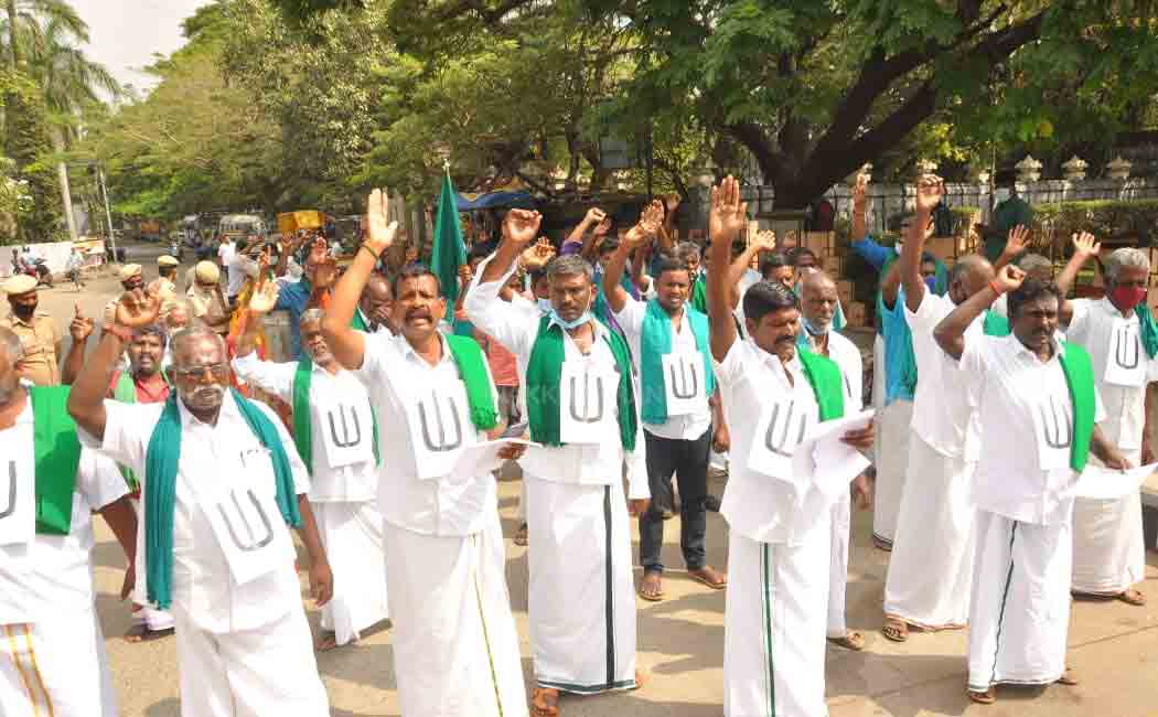Tamil Nadu farmers straggle against the central government!