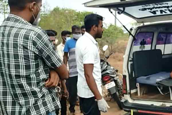 Ambulance drivers involved in a dispute to take away the body