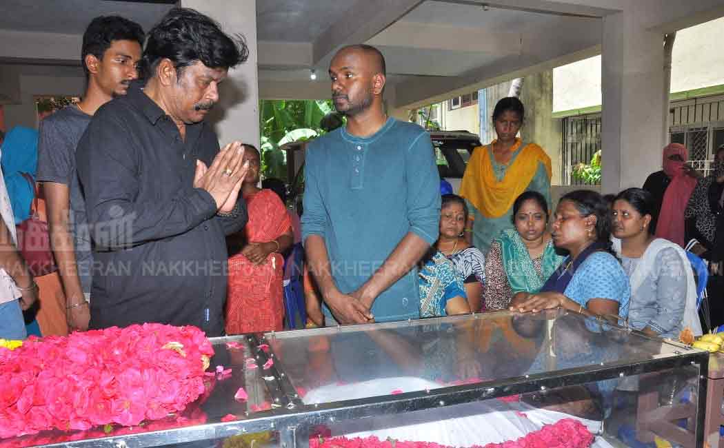 Actor and Director Marimuthu's Last Tribute (Pictures)