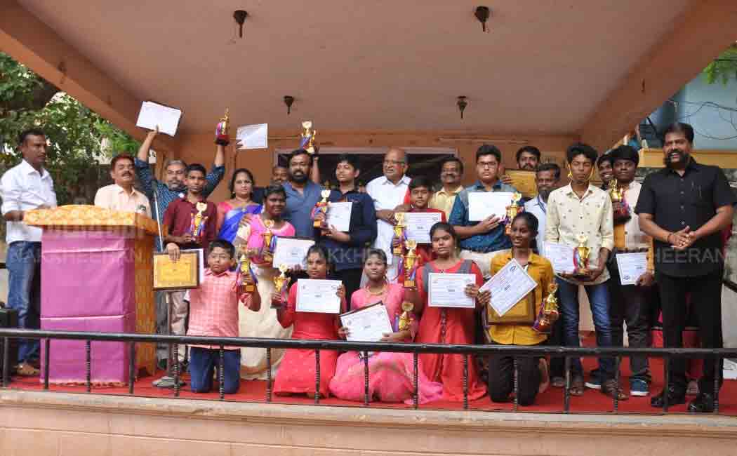 Nakkheeran Editor presents awards to students who have won the essay competition