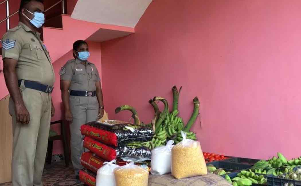 Humanitarian action of the police couple ..! Public, high officials praise ..!
