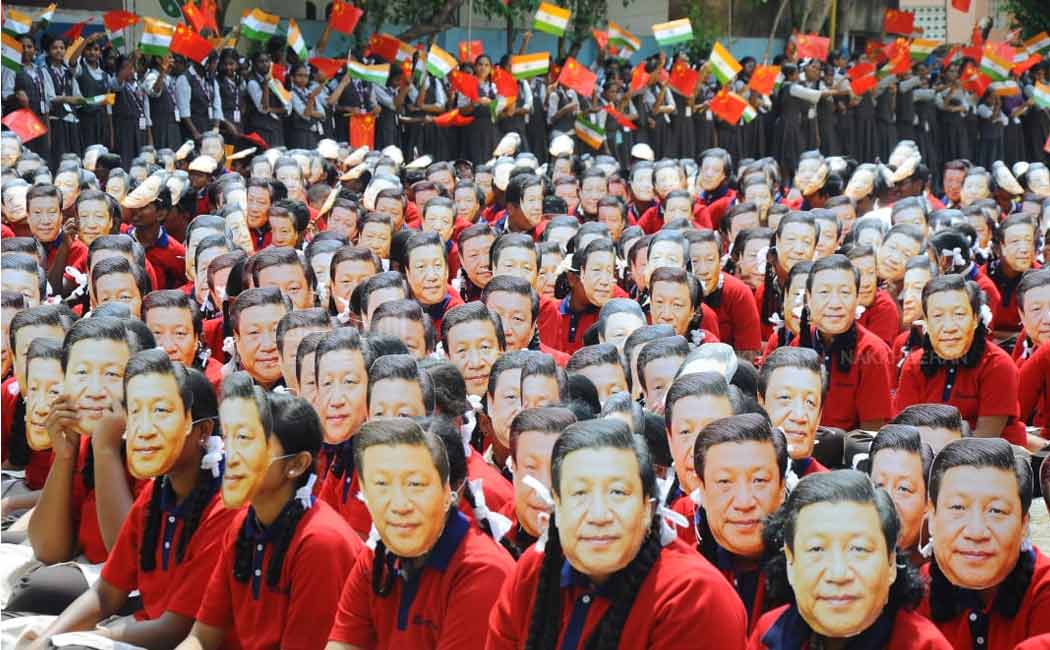 Students welcoming the Chinese President