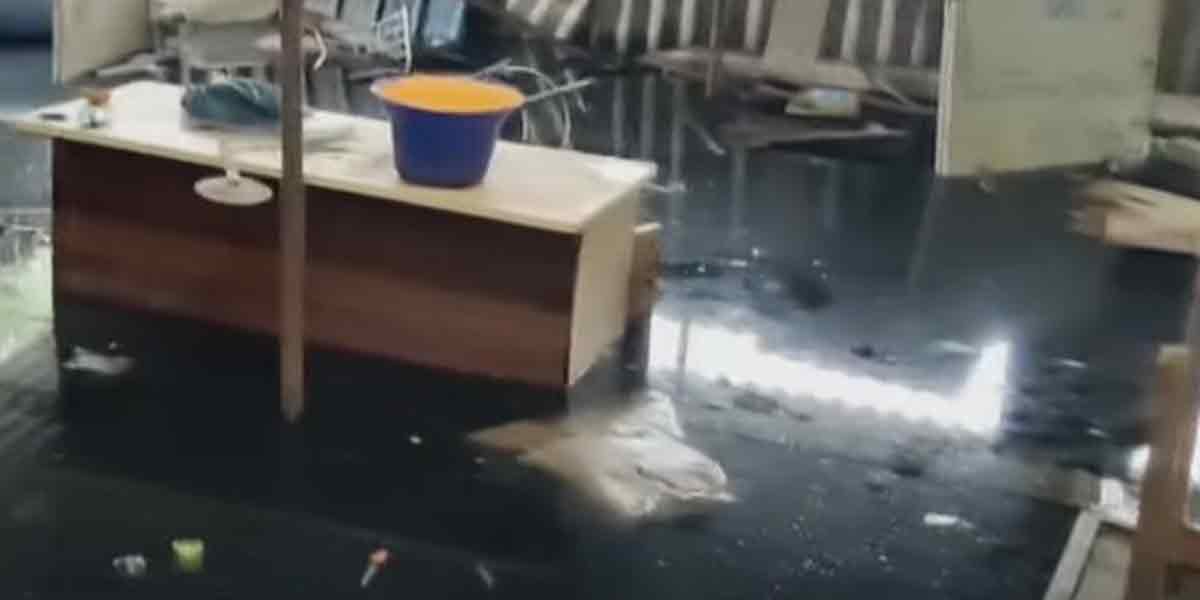 Waste water mixed with rainwater flood ... People blame municipal employees!