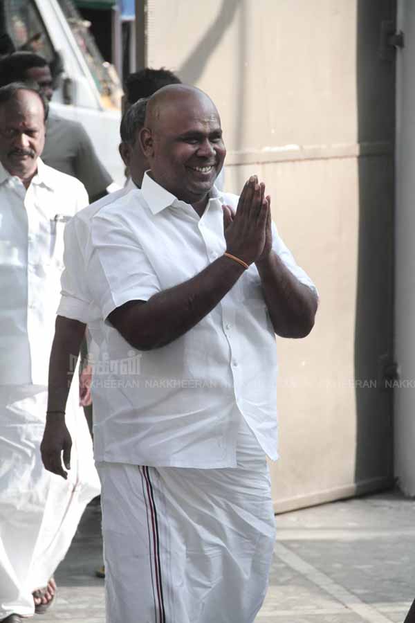 EPS consulting with AIADMK MLAs