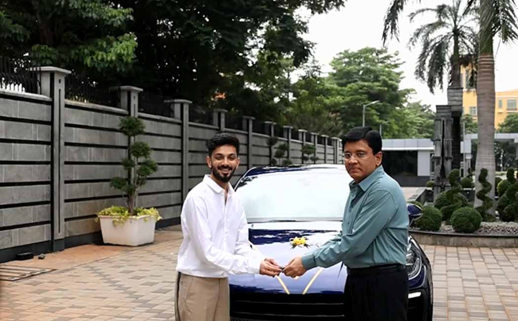 Kalanidhi Maran gifted a car to Anirudh