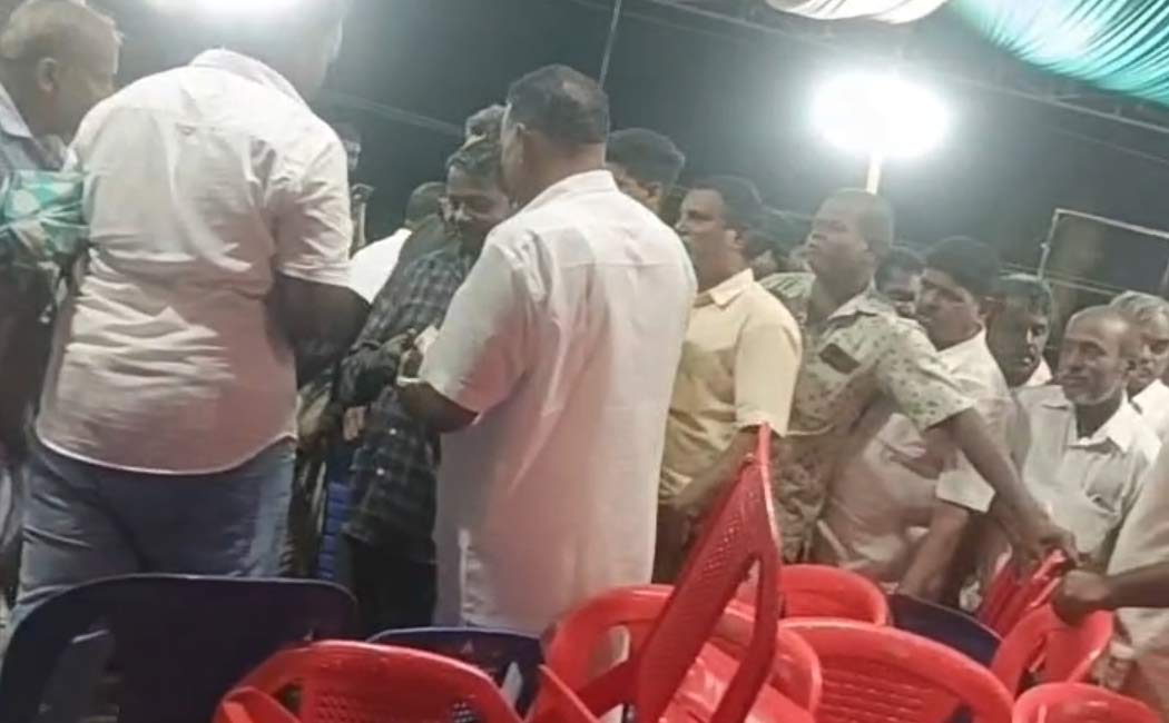 giving money to those who came to the opening ceremony of the flyover