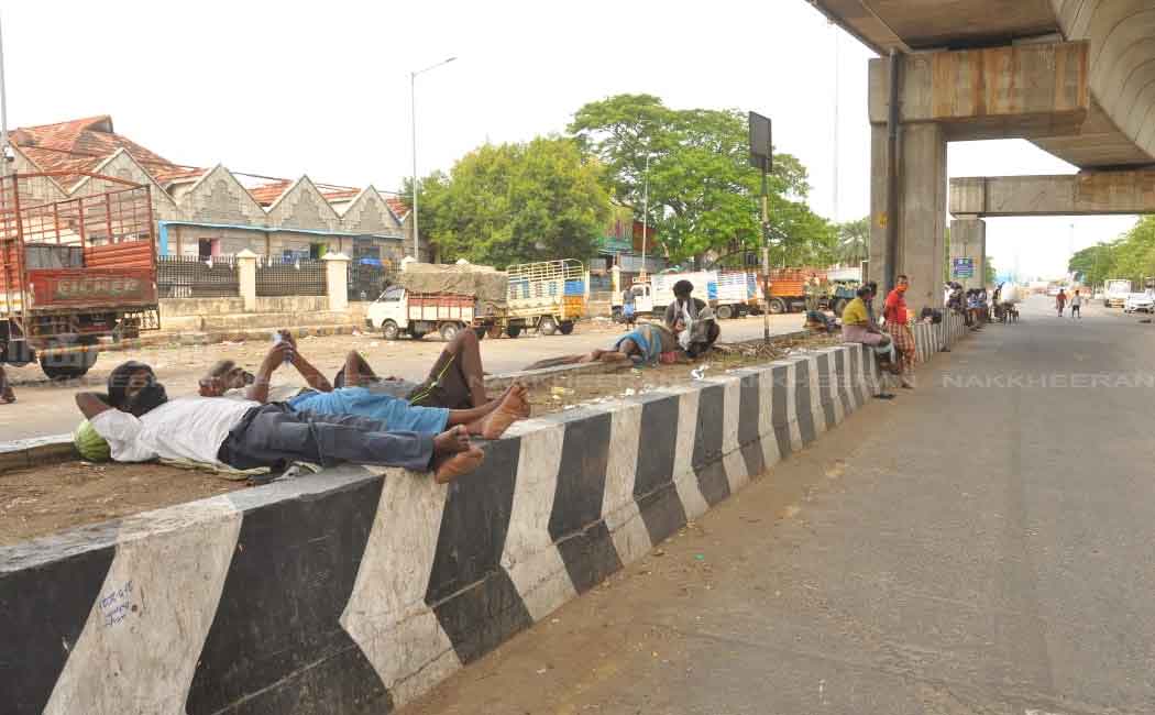 corona full lock down; load lifting workers are in hunger