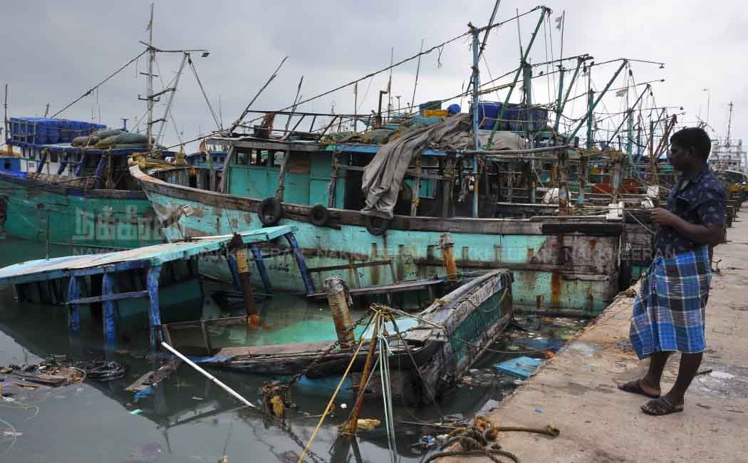 The government should help the fishermen affected by the storm.. - Anbumani