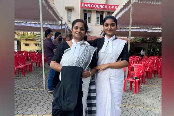 Kerala alupuzha woman and her daughter got LLB Degree at same time