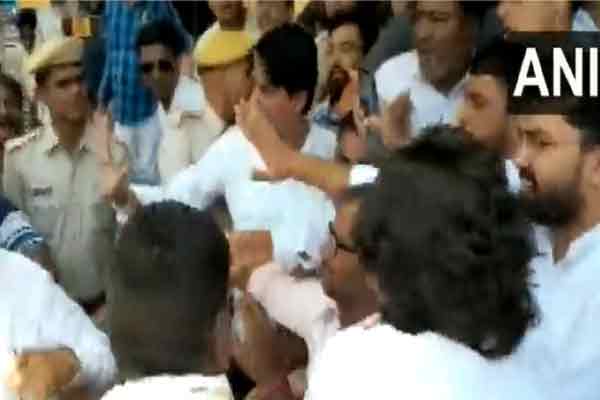 rajasthan congress party meeting ajmer ashok gehlot versus sachin pilot incident