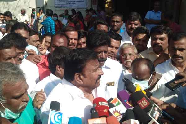 Trichy KN Nehru comment about dinakaran and edappadi palanisamy