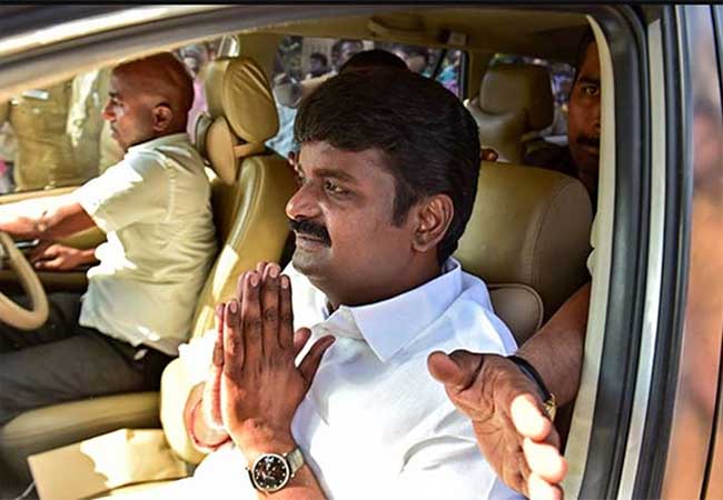 tamilnadu health minister vijaya baskar personal assistant incident