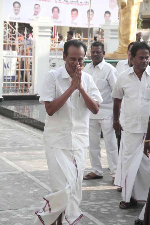 EPS consulting with AIADMK MLAs