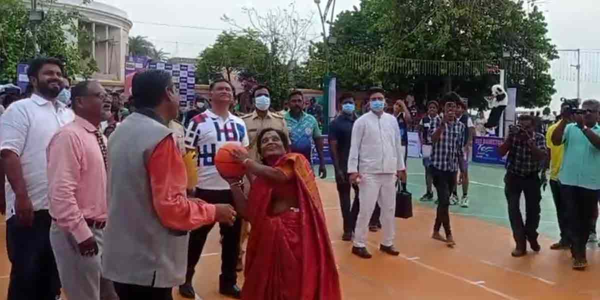 Governor launches basketball tournament