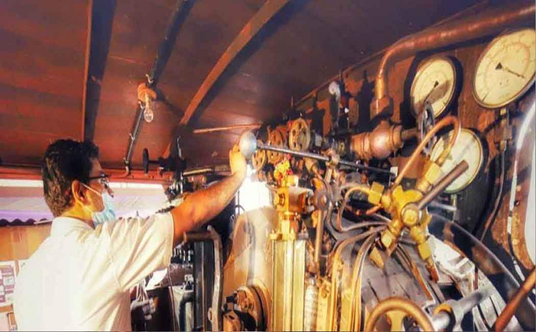 Mountain trains departing from Ponmalai to Ooty
