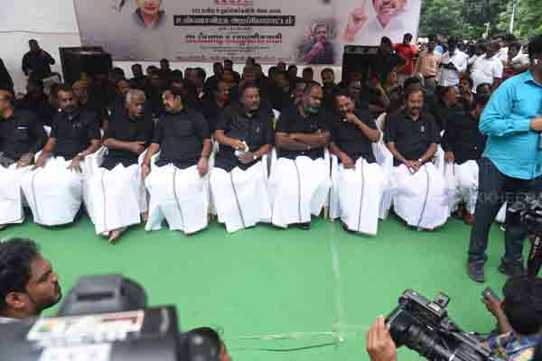 AIADMK struggle against Tamil Nadu government