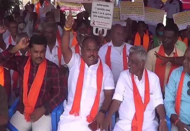 Fasting on behalf of the most backward Sirmarapinar Tribal Community Federation demanding to conduct Sativari survey!