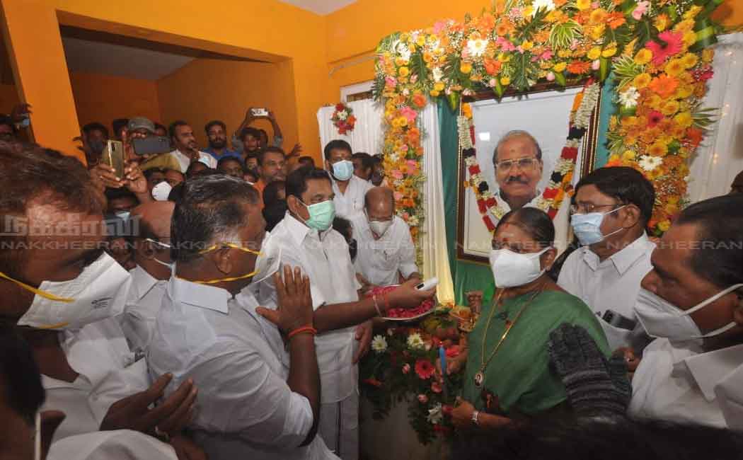 AIADMK who paid homage to the flower Madhusoodan