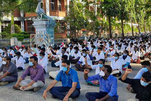 What is the reason for the students to continue their struggle for the 70th day after the issuance of the ordinance