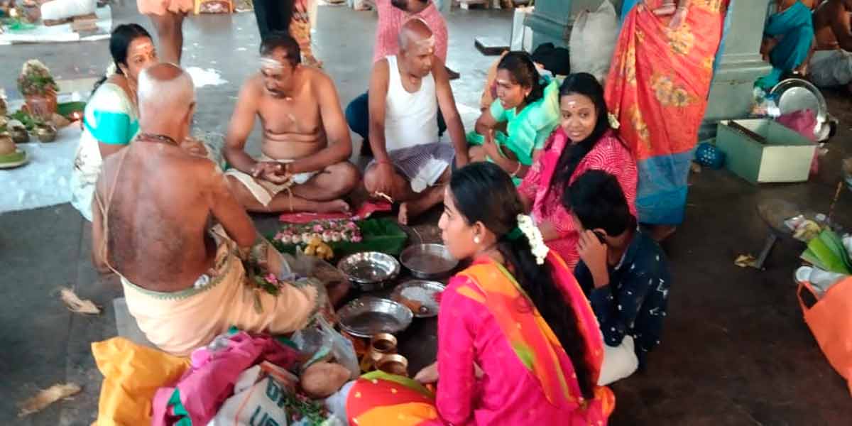 People flocked to Kashi to the south